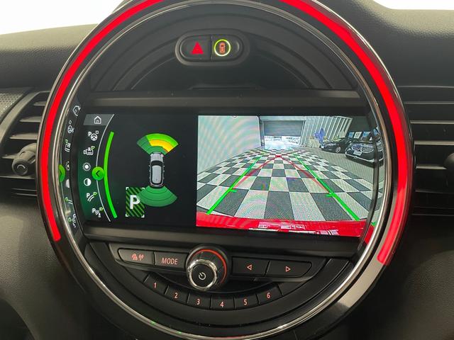 ＭＩＮＩ クーパーＤ　純正ＮＡＶＩ　リヤビューカメラ　障害物センサー　ＬＥＤヘッドライト　ホワイトルーフ　ユニオンジャックテールレンズ　オートエアコン　衝突被害軽減ブレーキ（29枚目）