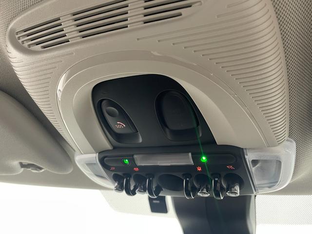ＭＩＮＩ クーパーＤ　純正ＮＡＶＩ　リヤビューカメラ　障害物センサー　ＬＥＤヘッドライト　ホワイトルーフ　ユニオンジャックテールレンズ　オートエアコン　衝突被害軽減ブレーキ（33枚目）