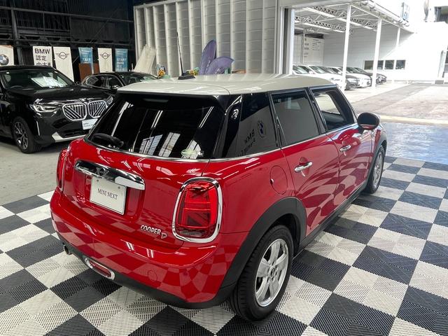 ＭＩＮＩ クーパーＤ　純正ＮＡＶＩ　リヤビューカメラ　障害物センサー　ＬＥＤヘッドライト　ホワイトルーフ　ユニオンジャックテールレンズ　オートエアコン　衝突被害軽減ブレーキ（45枚目）