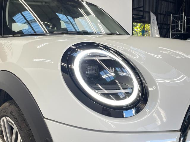 ＭＩＮＩ クーパーＣ　クラシック・トリム　ＣＬＡＳＳＩＣトリム　フロントシートヒーター　ドライビングアシストプラス　ステアリング＆レーンコントロール　衝突被害軽減ブレーキ　リバースアシスト　パーキングアシスト　ヘッドアップディスプレイ（7枚目）