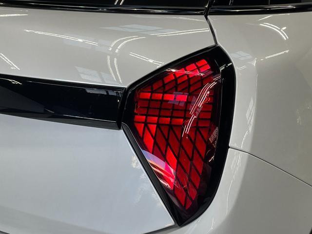 ＭＩＮＩ クーパーＣ　クラシック・トリム　ＣＬＡＳＳＩＣトリム　フロントシートヒーター　ドライビングアシストプラス　ステアリング＆レーンコントロール　衝突被害軽減ブレーキ　リバースアシスト　パーキングアシスト　ヘッドアップディスプレイ（8枚目）