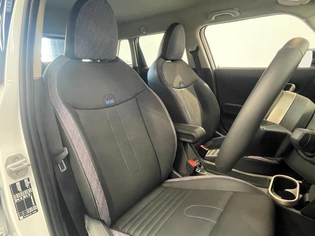 ＭＩＮＩ クーパーＣ　クラシック・トリム　ＣＬＡＳＳＩＣトリム　フロントシートヒーター　ドライビングアシストプラス　ステアリング＆レーンコントロール　衝突被害軽減ブレーキ　リバースアシスト　パーキングアシスト　ヘッドアップディスプレイ（10枚目）