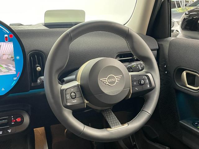 ＭＩＮＩ クーパーＣ　クラシック・トリム　ＣＬＡＳＳＩＣトリム　フロントシートヒーター　ドライビングアシストプラス　ステアリング＆レーンコントロール　衝突被害軽減ブレーキ　リバースアシスト　パーキングアシスト　ヘッドアップディスプレイ（17枚目）