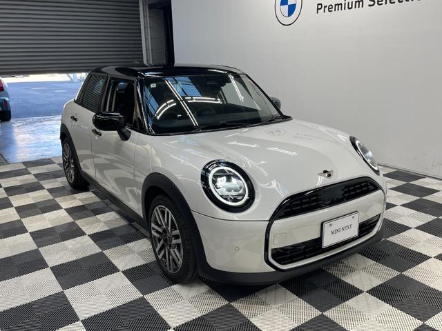 ＭＩＮＩ クーパーＣ　クラシック・トリム　ＣＬＡＳＳＩＣトリム　フロントシートヒーター　ドライビングアシストプラス　ステアリング＆レーンコントロール　衝突被害軽減ブレーキ　リバースアシスト　パーキングアシスト　ヘッドアップディスプレイ（19枚目）