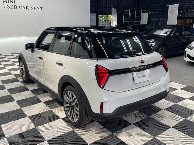 ＭＩＮＩ クーパーＣ　クラシック・トリム　ＣＬＡＳＳＩＣトリム　フロントシートヒーター　ドライビングアシストプラス　ステアリング＆レーンコントロール　衝突被害軽減ブレーキ　リバースアシスト　パーキングアシスト　ヘッドアップディスプレイ（21枚目）