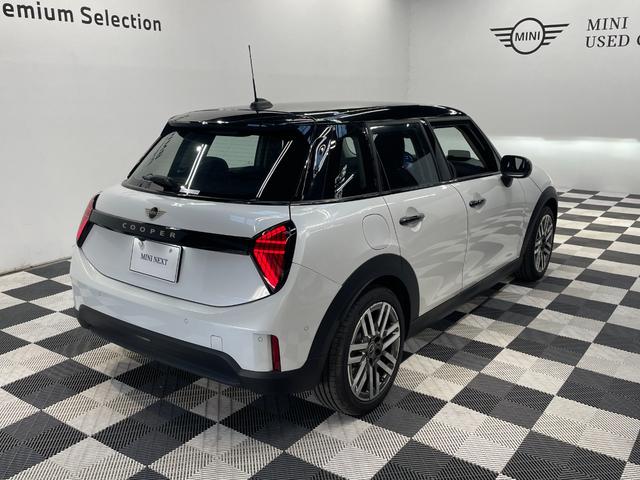 ＭＩＮＩ クーパーＣ　クラシック・トリム　ＣＬＡＳＳＩＣトリム　フロントシートヒーター　ドライビングアシストプラス　ステアリング＆レーンコントロール　衝突被害軽減ブレーキ　リバースアシスト　パーキングアシスト　ヘッドアップディスプレイ（22枚目）