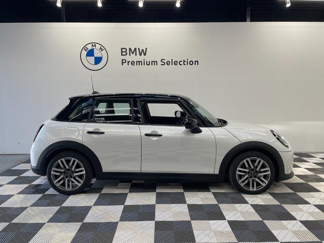 ＭＩＮＩ クーパーＣ　クラシック・トリム　ＣＬＡＳＳＩＣトリム　フロントシートヒーター　ドライビングアシストプラス　ステアリング＆レーンコントロール　衝突被害軽減ブレーキ　リバースアシスト　パーキングアシスト　ヘッドアップディスプレイ（42枚目）