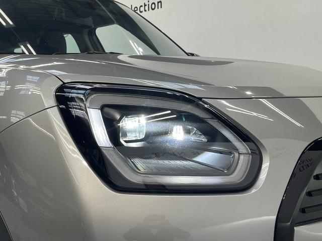 ＭＩＮＩ カントリーマンＤ　クラシック・トリム　ドライビングアシストプロフェッショナル　ステアリング＆レーンコントロール　衝突被害軽減ブレーキ　アラウンドビューカメラ　障害物センサー　アダプティブＬＥＤヘッドライト　ＳＯＳコール（8枚目）