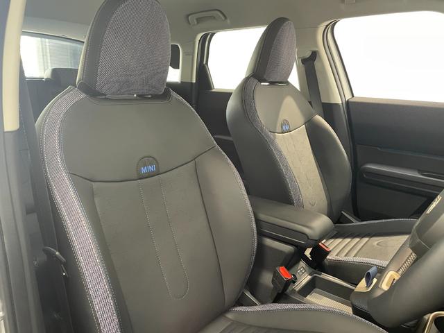 ＭＩＮＩ カントリーマンＤ　クラシック・トリム　ドライビングアシストプロフェッショナル　ステアリング＆レーンコントロール　衝突被害軽減ブレーキ　アラウンドビューカメラ　障害物センサー　アダプティブＬＥＤヘッドライト　ＳＯＳコール（15枚目）