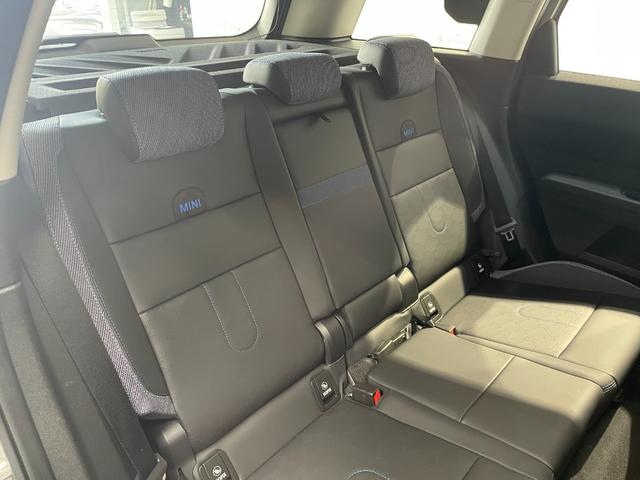 ＭＩＮＩ カントリーマンＤ　クラシック・トリム　ドライビングアシストプロフェッショナル　ステアリング＆レーンコントロール　衝突被害軽減ブレーキ　アラウンドビューカメラ　障害物センサー　アダプティブＬＥＤヘッドライト　ＳＯＳコール（16枚目）