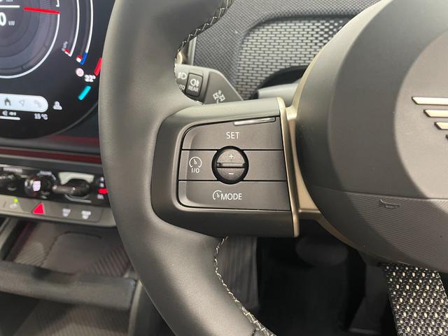 ＭＩＮＩ カントリーマンＤ　クラシック・トリム　ドライビングアシストプロフェッショナル　ステアリング＆レーンコントロール　衝突被害軽減ブレーキ　アラウンドビューカメラ　障害物センサー　アダプティブＬＥＤヘッドライト　ＳＯＳコール（30枚目）