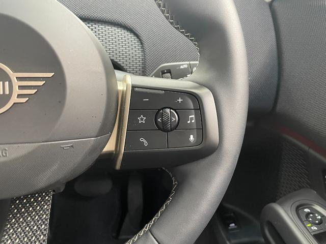 ＭＩＮＩ カントリーマンＤ　クラシック・トリム　ドライビングアシストプロフェッショナル　ステアリング＆レーンコントロール　衝突被害軽減ブレーキ　アラウンドビューカメラ　障害物センサー　アダプティブＬＥＤヘッドライト　ＳＯＳコール（31枚目）