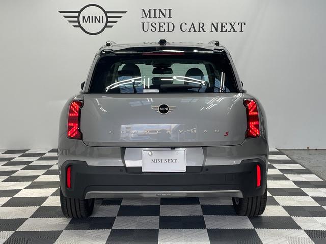 ＭＩＮＩ カントリーマンＳオール４　クラシック・トリム　ＣＬＡＳＳＩＣトリム　ドライビングアシストプロフェッショナル　ステアリングヒーター　衝突被害軽減ブレーキ　全方位カメラ　障害物センサー　アダプティブＬＥＤヘッドライト　ＳＯＳコール　シートヒーター（8枚目）