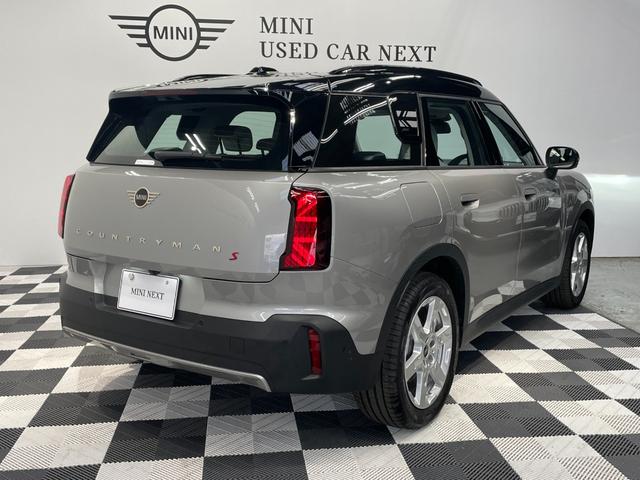 ＭＩＮＩ カントリーマンＳオール４　クラシック・トリム　ＣＬＡＳＳＩＣトリム　ドライビングアシストプロフェッショナル　ステアリングヒーター　衝突被害軽減ブレーキ　全方位カメラ　障害物センサー　アダプティブＬＥＤヘッドライト　ＳＯＳコール　シートヒーター（9枚目）