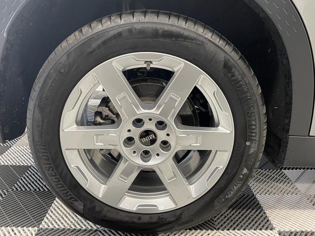 ＭＩＮＩ カントリーマンＳオール４　クラシック・トリム　ＣＬＡＳＳＩＣトリム　ドライビングアシストプロフェッショナル　ステアリングヒーター　衝突被害軽減ブレーキ　全方位カメラ　障害物センサー　アダプティブＬＥＤヘッドライト　ＳＯＳコール　シートヒーター（10枚目）