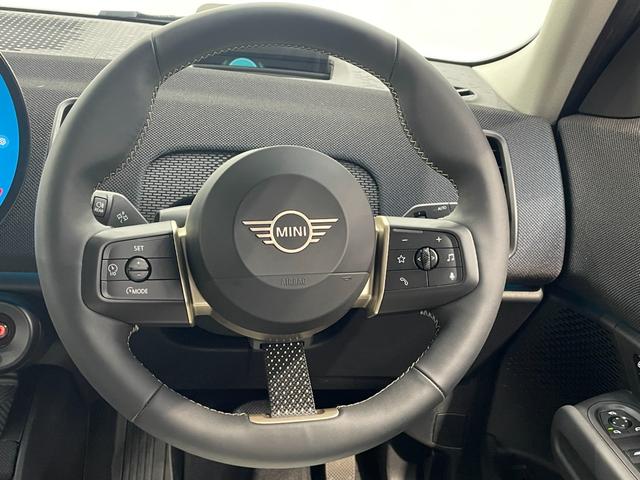 ＭＩＮＩ カントリーマンＳオール４　クラシック・トリム　ＣＬＡＳＳＩＣトリム　ドライビングアシストプロフェッショナル　ステアリングヒーター　衝突被害軽減ブレーキ　全方位カメラ　障害物センサー　アダプティブＬＥＤヘッドライト　ＳＯＳコール　シートヒーター（16枚目）