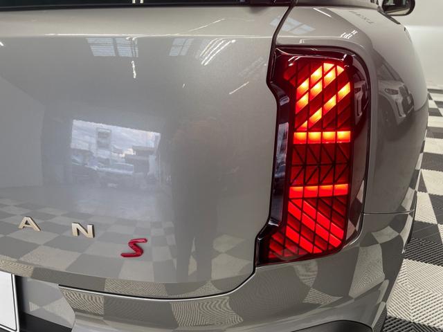 ＭＩＮＩ カントリーマンＳオール４　クラシック・トリム　ＣＬＡＳＳＩＣトリム　ドライビングアシストプロフェッショナル　ステアリングヒーター　衝突被害軽減ブレーキ　全方位カメラ　障害物センサー　アダプティブＬＥＤヘッドライト　ＳＯＳコール　シートヒーター（42枚目）