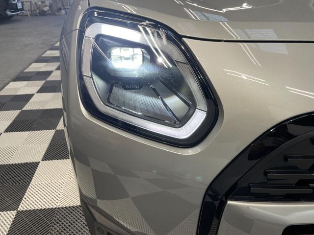 ＭＩＮＩ カントリーマンＳオール４　クラシック・トリム　ＣＬＡＳＳＩＣトリム　ドライビングアシストプロフェッショナル　ステアリングヒーター　衝突被害軽減ブレーキ　全方位カメラ　障害物センサー　アダプティブＬＥＤヘッドライト　ＳＯＳコール　シートヒーター（48枚目）