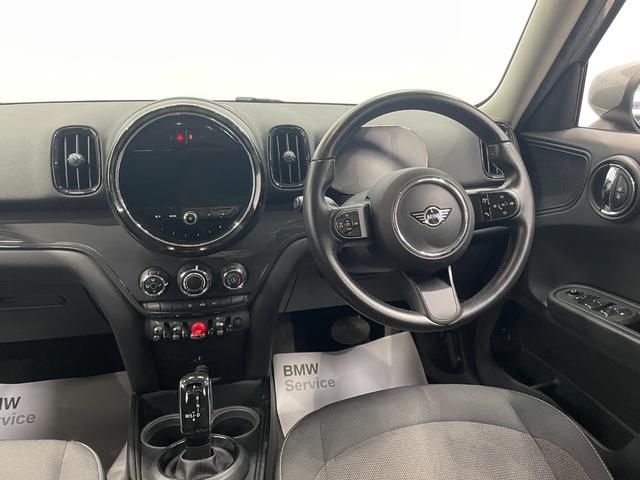 ＭＩＮＩ クロスオーバー　バッキンガム　認定中古車　マルチディスプレイメーター　クルーズコントロール　オートマチックテールゲート　ＬＥＤヘッドライト　純正ＮＡＶＩ　ドライビングアシスト　衝突被害軽減ブレーキ　障害物センサー（17枚目）