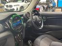 クーパーＤ　純正ＮＡＶＩ　リヤビューカメラ　障害物センサー　ＬＥＤヘッドライト　ホワイトルーフ　ユニオンジャックテールレンズ　オートエアコン　衝突被害軽減ブレーキ（22枚目）