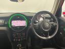 クーパーＤ　純正ＮＡＶＩ　リヤビューカメラ　障害物センサー　ＬＥＤヘッドライト　ホワイトルーフ　ユニオンジャックテールレンズ　オートエアコン　衝突被害軽減ブレーキ（23枚目）