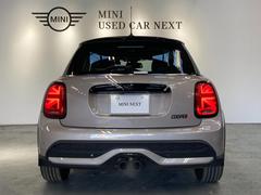 ＭＩＮＩを熟知したメカニックによる１００項目の点検・整備を行います。不具合箇所、交換時期に達している部品に関しましては、全て当社負担で交換してからのご納車となります。 7