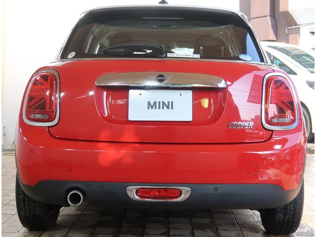 ＭＩＮＩ クーパー　純正ナビ　バックカメラ　パーキングセンサー　ワンオーナー　ディーラー整備車　Ｂｌｕｅｔｏｏｔｈ　アイドリングストップ　ＥＴＣ　ＬＥＤヘッド　革巻きステア　電動格納ミラー　横滑り防止装置　フロントフォグ（10枚目）