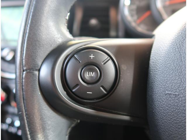 ＭＩＮＩ クーパー　純正ナビ　バックカメラ　パーキングセンサー　ワンオーナー　ディーラー整備車　Ｂｌｕｅｔｏｏｔｈ　アイドリングストップ　ＥＴＣ　ＬＥＤヘッド　革巻きステア　電動格納ミラー　横滑り防止装置　フロントフォグ（13枚目）