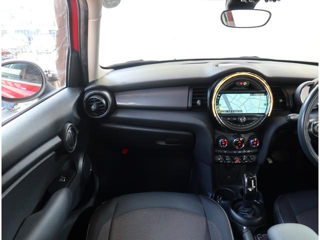ＭＩＮＩ クーパー　純正ナビ　バックカメラ　パーキングセンサー　ワンオーナー　ディーラー整備車　Ｂｌｕｅｔｏｏｔｈ　アイドリングストップ　ＥＴＣ　ＬＥＤヘッド　革巻きステア　電動格納ミラー　横滑り防止装置　フロントフォグ（15枚目）