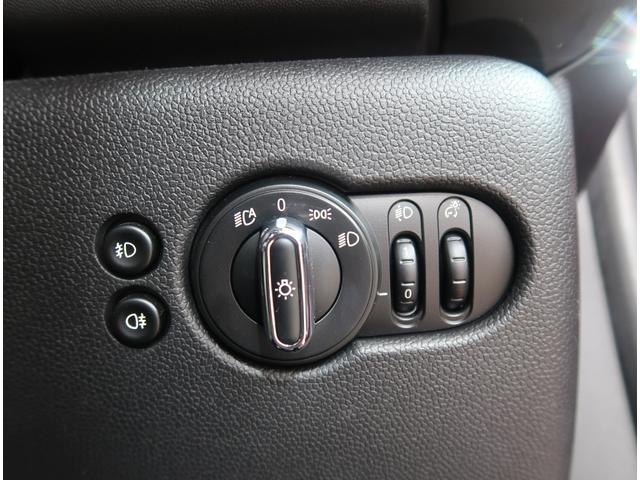 ＭＩＮＩ クーパー　純正ナビ　バックカメラ　パーキングセンサー　ワンオーナー　ディーラー整備車　Ｂｌｕｅｔｏｏｔｈ　アイドリングストップ　ＥＴＣ　ＬＥＤヘッド　革巻きステア　電動格納ミラー　横滑り防止装置　フロントフォグ（30枚目）