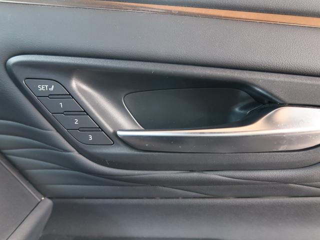 ヴェルファイアハイブリッド Ｚ　プレミア　１オナ　左右独立ムーンルーフ　ユニバーサルステップ　黒革シート　ＨＵＤ　ナビフルセグＴＶ　プレミアムサウンド＆ツィーター　ピラーライト　スカッフイルミ　トヨタチームメイト　ＡＣ１００Ｖ　純正１９ＡＷ（44枚目）