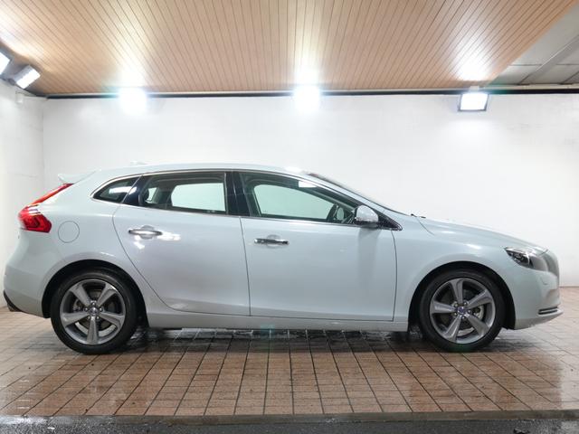V40 T4 SE 1オーナー 純正ナビフルセグ 純正17AW 追従クルコン シティセーフティー ETC プッシュスタート 社外レーダー 社外ドラレコ ステアスイッチ 純正マッド アイドリングストップ 保証書 取説記録簿(8枚目)