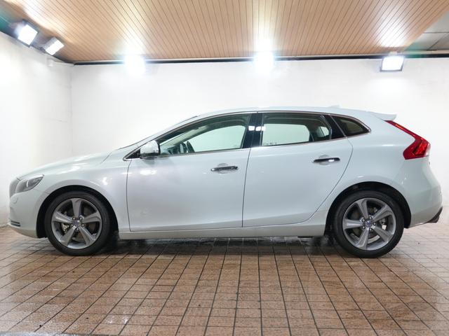 V40 T4 SE 1オーナー 純正ナビフルセグ 純正17AW 追従クルコン シティセーフティー ETC プッシュスタート 社外レーダー 社外ドラレコ ステアスイッチ 純正マッド アイドリングストップ 保証書 取説記録簿(9枚目)