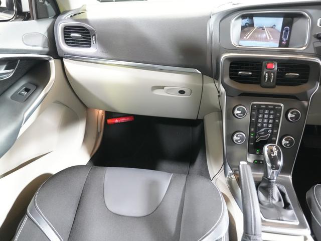 V40 T4 SE 1オーナー 純正ナビフルセグ 純正17AW 追従クルコン シティセーフティー ETC プッシュスタート 社外レーダー 社外ドラレコ ステアスイッチ 純正マッド アイドリングストップ 保証書 取説記録簿(17枚目)