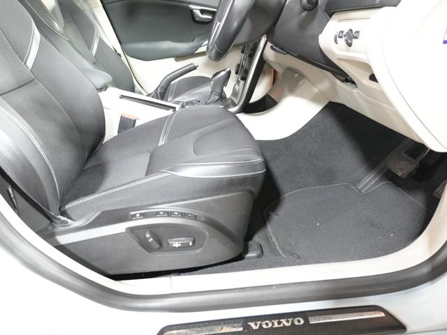 V40 T4 SE 1オーナー 純正ナビフルセグ 純正17AW 追従クルコン シティセーフティー ETC プッシュスタート 社外レーダー 社外ドラレコ ステアスイッチ 純正マッド アイドリングストップ 保証書 取説記録簿(45枚目)