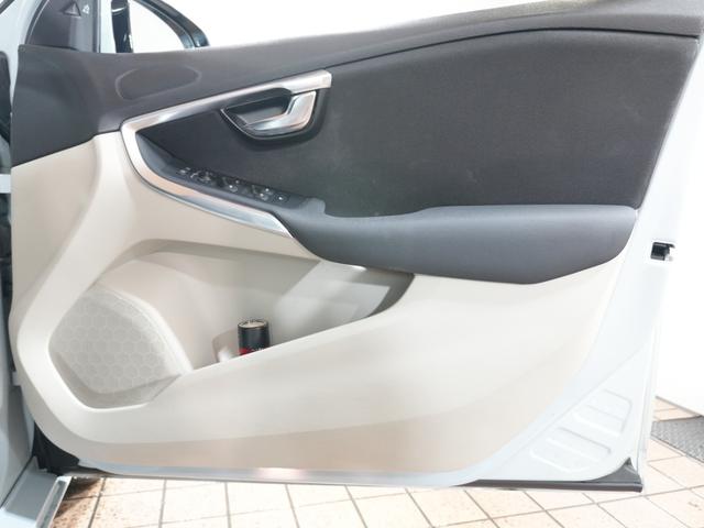 V40 T4 SE 1オーナー 純正ナビフルセグ 純正17AW 追従クルコン シティセーフティー ETC プッシュスタート 社外レーダー 社外ドラレコ ステアスイッチ 純正マッド アイドリングストップ 保証書 取説記録簿(46枚目)