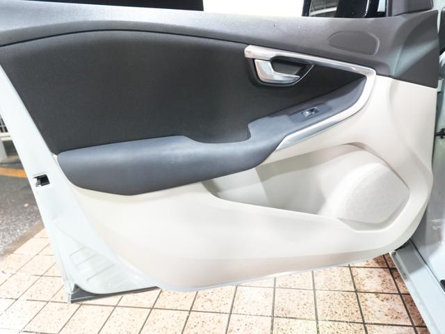 V40 T4 SE 1オーナー 純正ナビフルセグ 純正17AW 追従クルコン シティセーフティー ETC プッシュスタート 社外レーダー 社外ドラレコ ステアスイッチ 純正マッド アイドリングストップ 保証書 取説記録簿(50枚目)