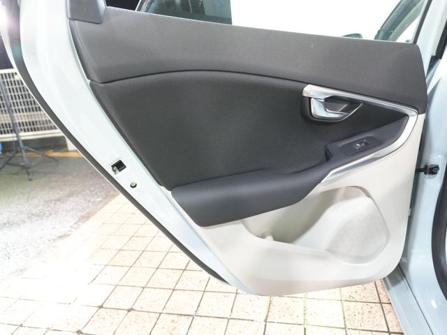 V40 T4 SE 1オーナー 純正ナビフルセグ 純正17AW 追従クルコン シティセーフティー ETC プッシュスタート 社外レーダー 社外ドラレコ ステアスイッチ 純正マッド アイドリングストップ 保証書 取説記録簿(58枚目)