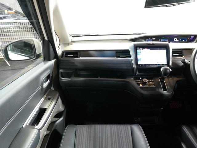 フリード G・ホンダセンシング 純正9型メモリナビ フルセグTV 純正11.6型FDモニター 黒ハーフレザーシート 本革巻きステアリング 社外15インチ 両側パワースライドドア LED ETC ホンダセンシング LKA レーダーC(9枚目)