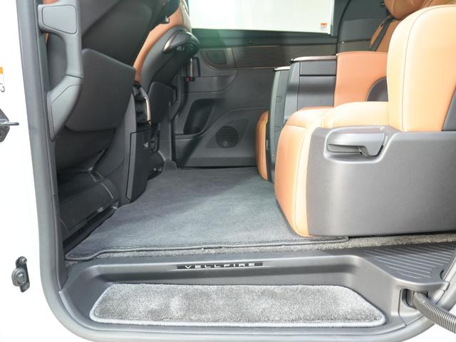 ヴェルファイアハイブリッド Z プレミア 茶本革シート デジタルインナーミラー 寒冷地仕様 左右独立ムーンルーフ スペアタイヤ HUD シートヒーター・ベンチレーション トヨタチームメイト ワイヤレス充電 フロアマット(50枚目)