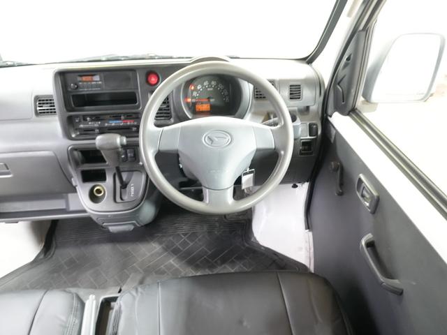 ハイゼットカーゴ スペシャル　両側スライドドア　エアコン　パワーステアリング　新品シートカバー　オートマチック車　ヘッドライトレベライザー　集中ドアロック　４人乗り　１２インチ　ダッシュボードシフト　外装植白　ガソリン車（2枚目）