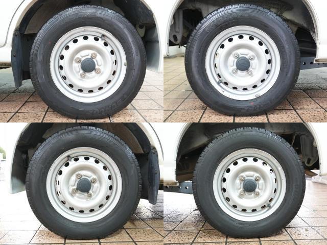 ハイゼットカーゴ スペシャル　両側スライドドア　エアコン　パワーステアリング　新品シートカバー　オートマチック車　ヘッドライトレベライザー　集中ドアロック　４人乗り　１２インチ　ダッシュボードシフト　外装植白　ガソリン車（6枚目）