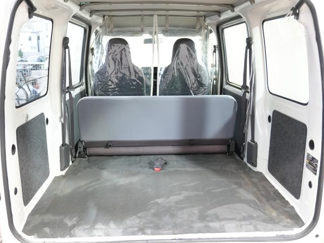 ハイゼットカーゴ スペシャル　両側スライドドア　エアコン　パワーステアリング　新品シートカバー　オートマチック車　ヘッドライトレベライザー　集中ドアロック　４人乗り　１２インチ　ダッシュボードシフト　外装植白　ガソリン車（11枚目）