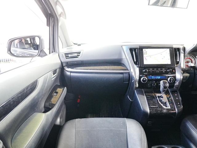アルファード ２．５Ｓ　ディスプレイオーディオ　リアモニター　フルセグＴＶ　Ｂｌｕｅｔｏｏｔｈ　両側パワースライドドア　ＤＶＤ　バックカメラ　Ａｐｐｌｅｃａｒｐｌａｙ　純正フロアマット　ステアスイッチ　Ａｎｄｒｏｉｄａｕｔｏ（18枚目）