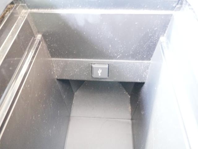 アルファード ２．５Ｓ　ディスプレイオーディオ　リアモニター　フルセグＴＶ　Ｂｌｕｅｔｏｏｔｈ　両側パワースライドドア　ＤＶＤ　バックカメラ　Ａｐｐｌｅｃａｒｐｌａｙ　純正フロアマット　ステアスイッチ　Ａｎｄｒｏｉｄａｕｔｏ（32枚目）