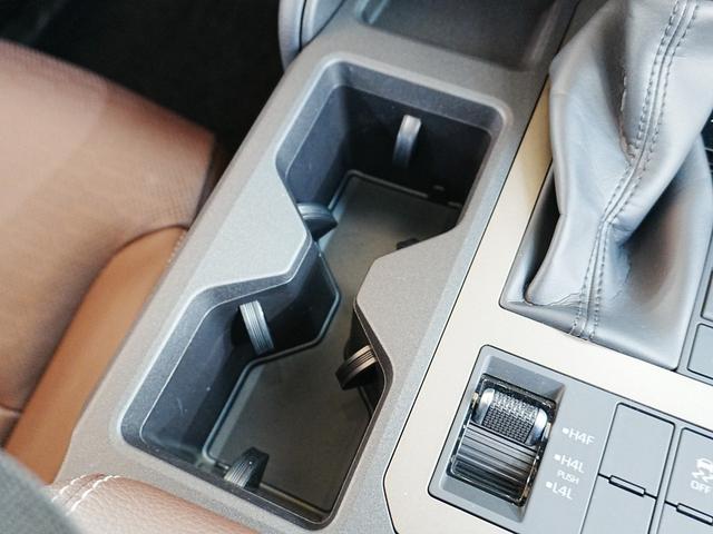 ランドクルーザー250 VXファーストエディション 丸目ヘッドライト トヨタチームメイト サンルーフ 全方位カメラ デジタルインナーミラー 茶革シート シートヒーター・ベンチレーション 純正マット 前後ドラレコ 社外セキュリティ(イグラ)(26枚目)