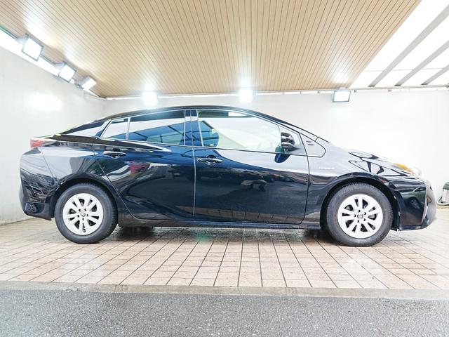 プリウス S 社外ナビ ブックカメラ フルセグTV スマートキー Pスタート Bluetooth ステアスイッチ フロアマット 電格ミラー ETC ABS AUTOライト LEDライト グレードS 5人乗り(8枚目)