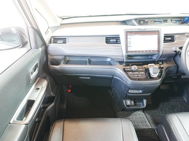 フリードハイブリッド ハイブリッド・Ｇブラックスタイル　ブラックスタイル専用装備　純正ナビフルセグＴＶ　左右パワースライドドア　シートヒーター　ＣＭＢＳ　ＡＣＣ　純正フロアマット　ステアスイッチ　クルコン　レーンキープ　黒革調シートカバー　Ｐスタート（16枚目）