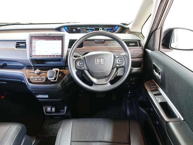 フリードハイブリッド ハイブリッド・Ｇブラックスタイル　ブラックスタイル専用装備　純正ナビフルセグＴＶ　左右パワースライドドア　シートヒーター　ＣＭＢＳ　ＡＣＣ　純正フロアマット　ステアスイッチ　クルコン　レーンキープ　黒革調シートカバー　Ｐスタート（17枚目）