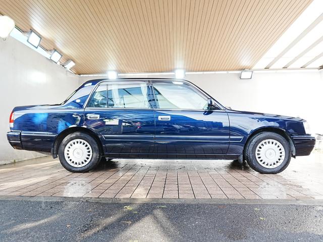 クラウン スーパーデラックスＧパッケージ　純正フロアマット　純正ドアバイザー　ＥＴＣ　電動格納ミラー　社外フロントドライブレコーダー　オートエアコン　スペアタイヤ　ＡＢＳ　記録簿　鍵２本（8枚目）